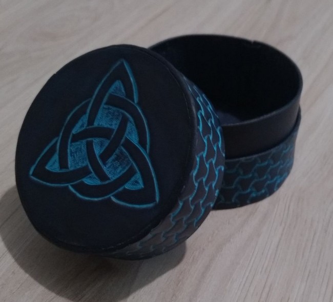 Boîte en cuir réalisée par Ludovic client de la boutique Eden Esprit Cuir