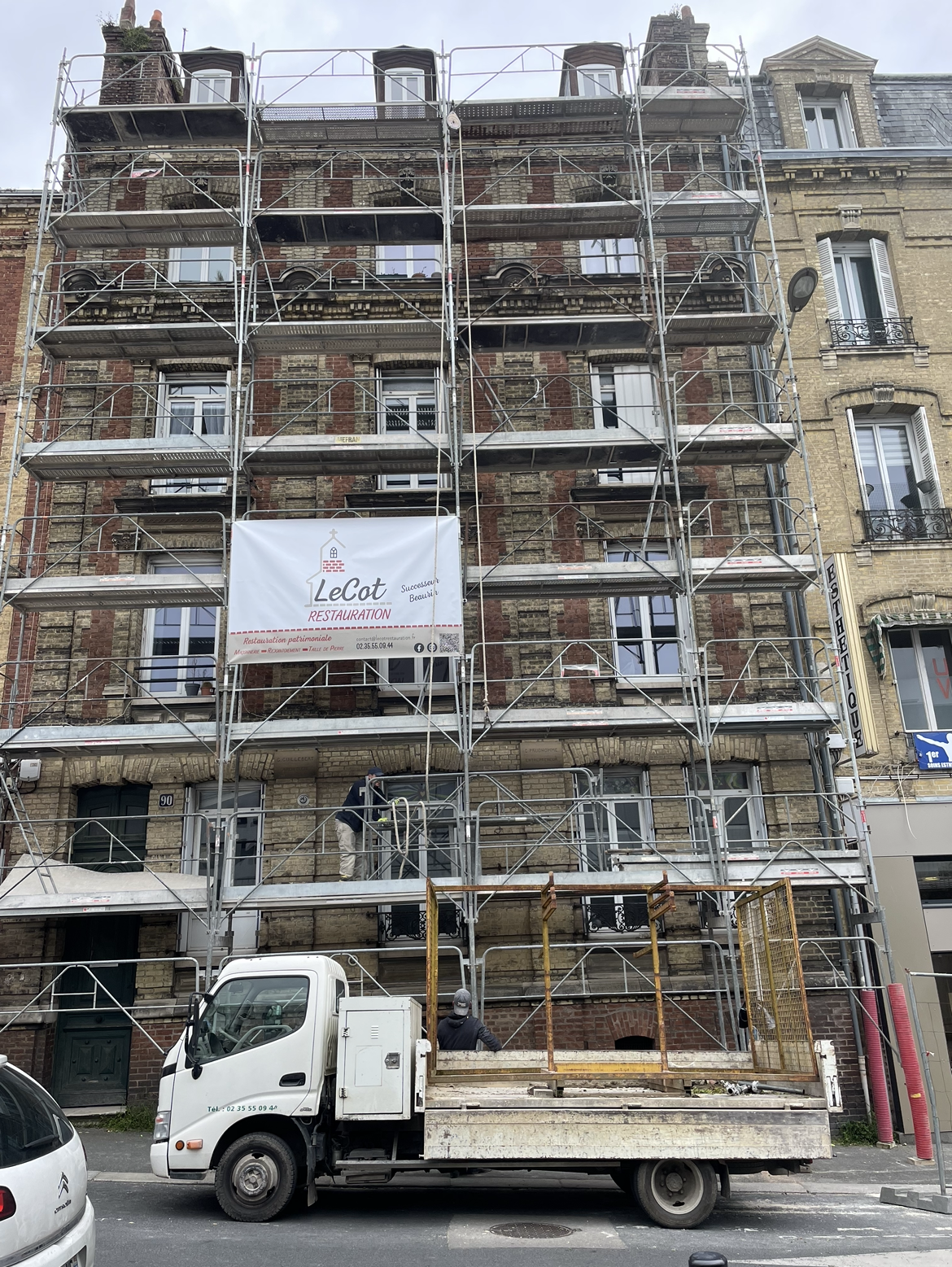 Restauration complète d'une façade typique normande en brique - AVANT