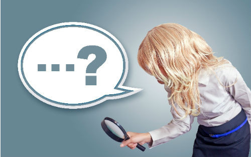 【画像】分からないことを調べている女性