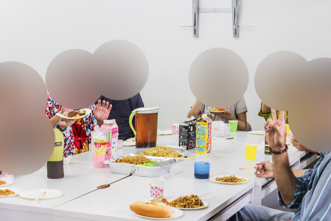 【画像】訓練生喜びながら食事中