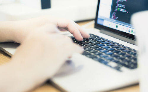 【画像】ホームページを作成しているところ