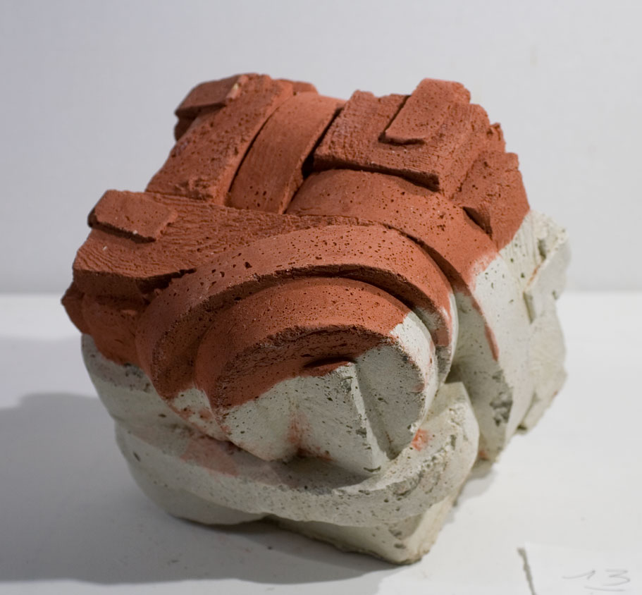 "Roulé par la mer 13" - ciment coloré - 20x21x20cm