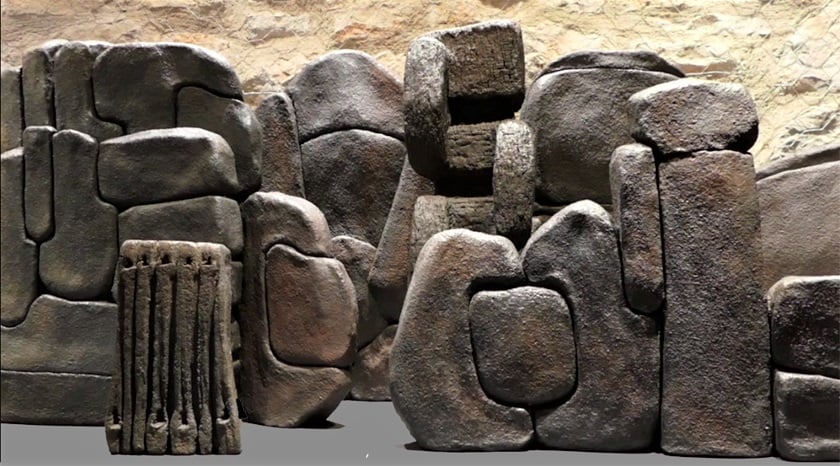 Rempart d’Ilion (fragment) - terre cuite – longueur totale 4 m x  45 cm