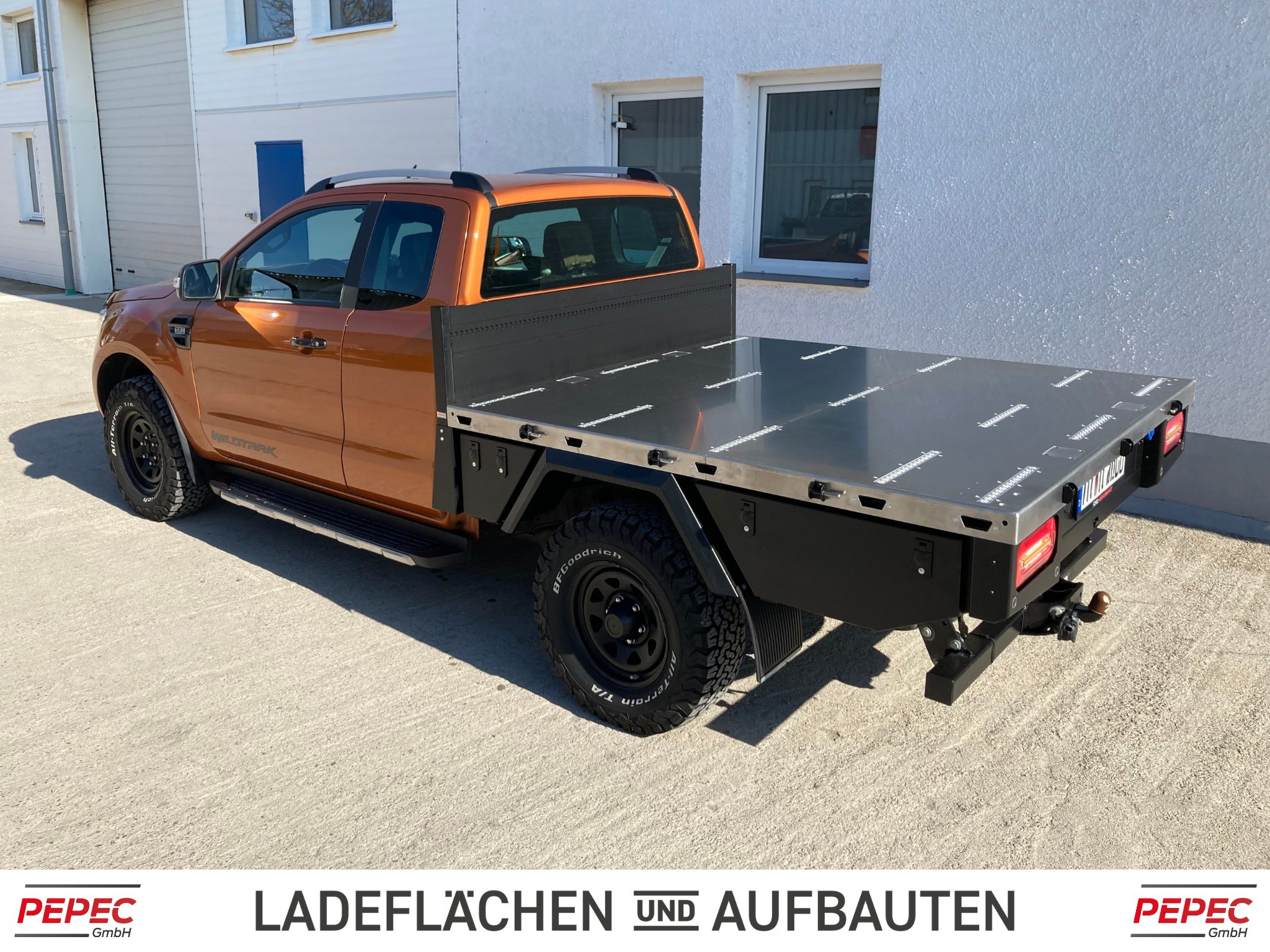 Pickup Ladeflächen Umbau bei einem Ford Ranger ohne hohen Frontbügel und Bordwänden