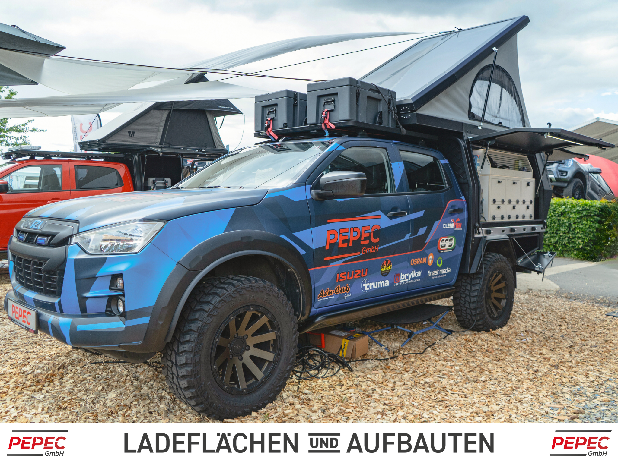 Isuzu D-MAX Flatbed Camper mit individuellem Innenausbau und weiterem Camping-Zubehör