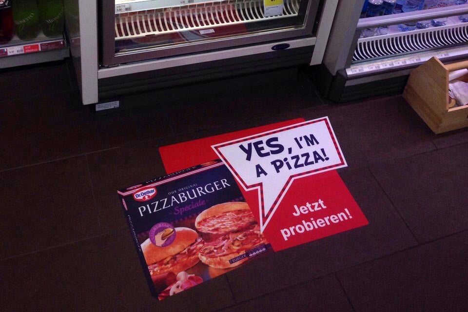 Die Werbung wurde von uns in allen Coop-Pronto Shops montiert