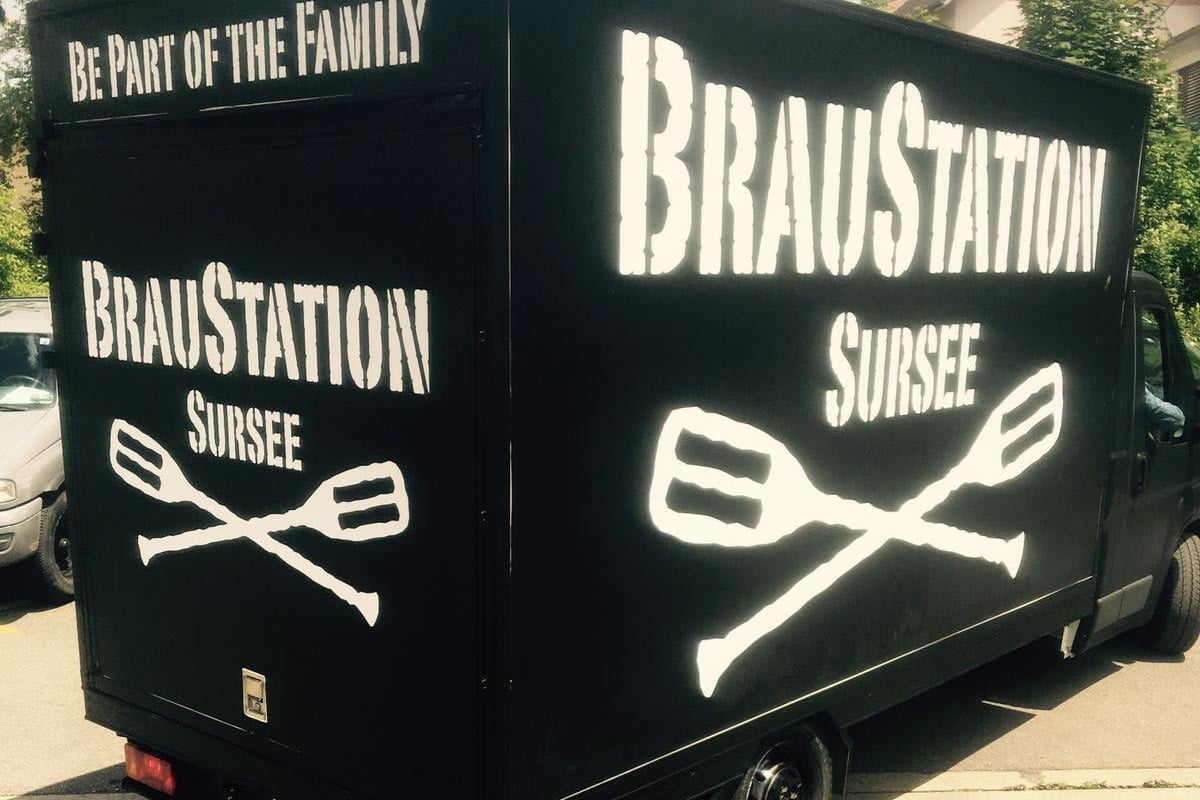 Vollfolierung und Beschriftung vom Bus der Braustation