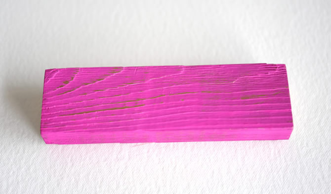 （こちらは表面に塗っているのがショッキングピンク、下地がゴールドメタリックです。）