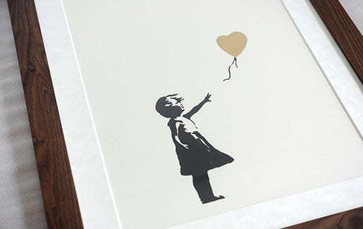 BanksyのGirl with Balloon (Gold) - WCPを額装しました。