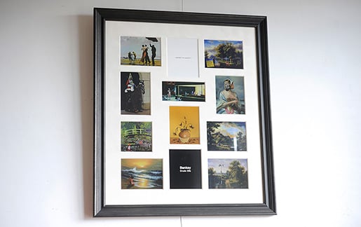 BanksyのCrude oilsポストカード10枚セットを額装しました。