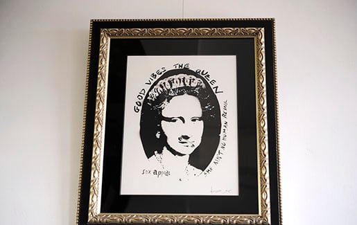 Kurry（カリー）の「GOOD VIBES THE QUEEN - Mona Lisa」を額装しました。