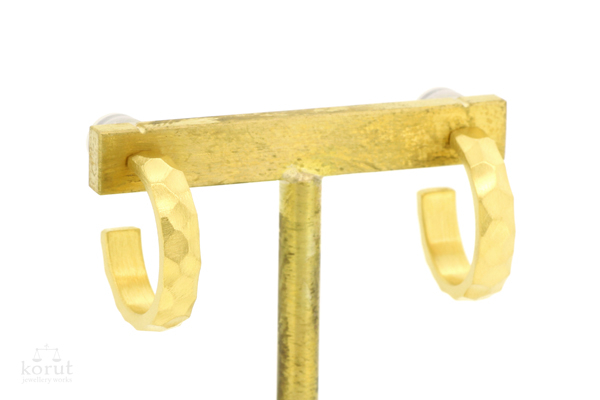 槌目模様のフープピアス