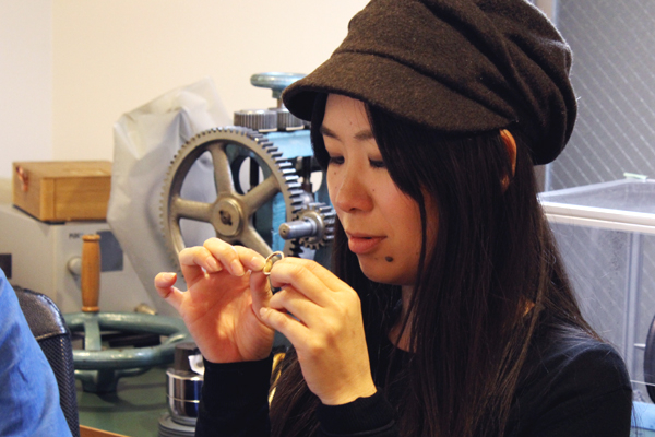 マリッジリング(結婚指輪)への制作体験-文字打刻2