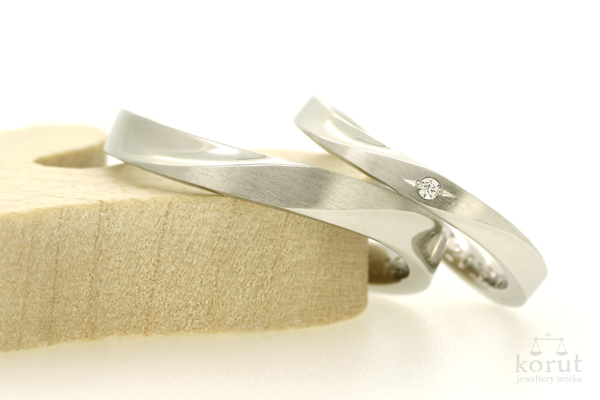 プラチナのマリッジリング（結婚指輪）