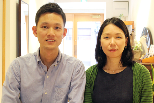 18金イエローゴールドとダイヤモンド、ムーンストーンを使ったフルオーダーペンダント納品風景