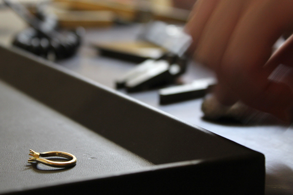 フルオーダーエンゲージリング(婚約指輪)制作体験・文字打刻2