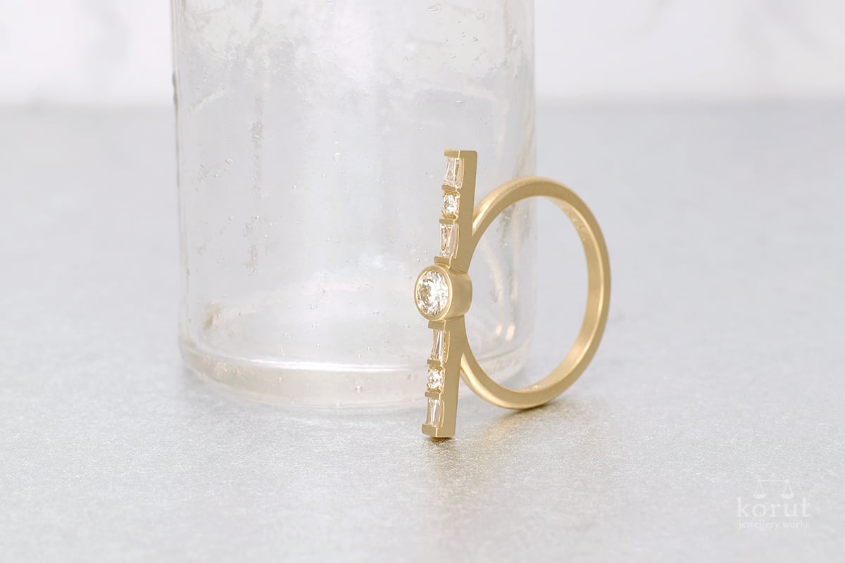 ユニークなリング