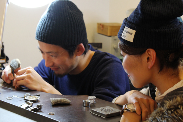 エンゲージリング(婚約指輪)とマリッジリング(結婚指輪)制作体験-文字打刻2