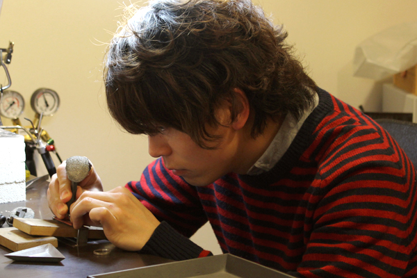 リフォームフルオーダーエンゲージリング(婚約指輪)制作体験・文字打刻2