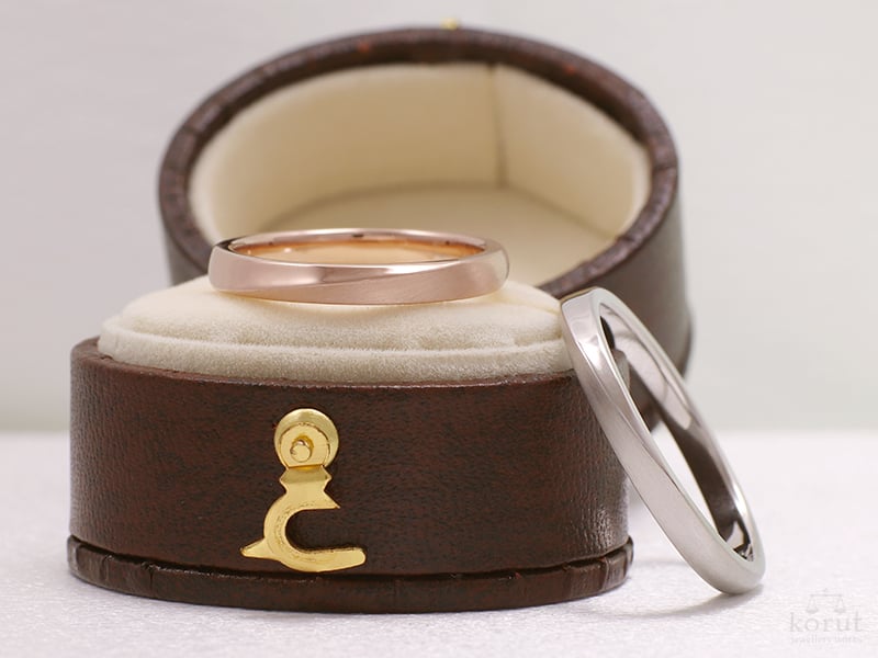 ピンクゴールドとプラチナのマリッジリング