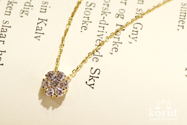 ダイヤモンド7石を使ったプラチナ製リフォームペンダント完成写真(18金イエローゴールド・光沢仕上)