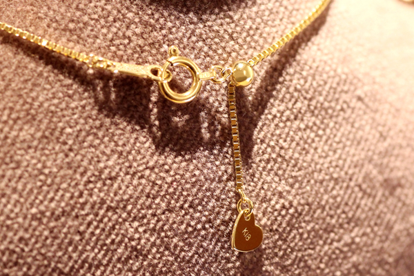 リフォーム後の18金イエローゴールド製ダイヤモンドペンダント完成写真2