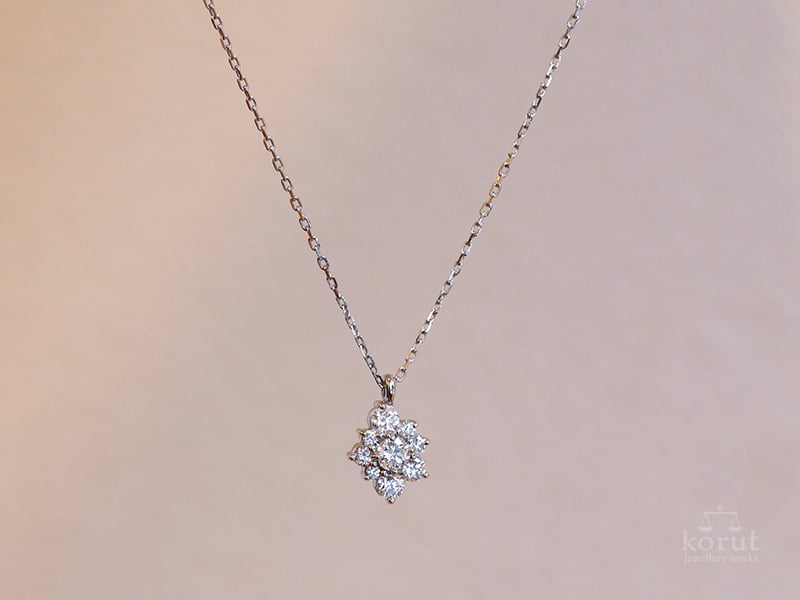 ダイヤとプラチナのペンダント