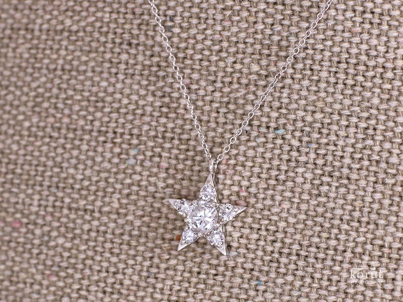 星のペンダント