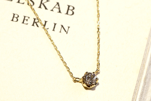 リフォーム後のペンダント完成写真、18金イエローゴールド・6本爪枠・光沢仕上げ