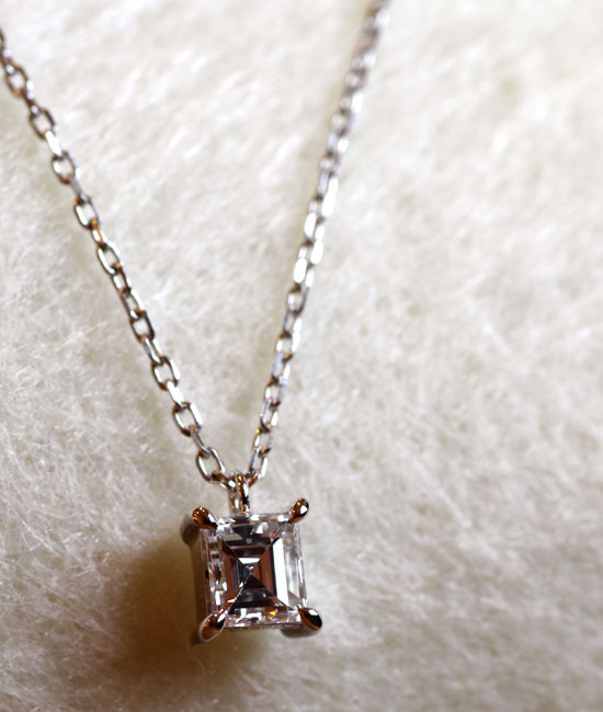 フルオーダーメイドペンダント完成写真、プラチナ900・バゲットカットダイヤモンド