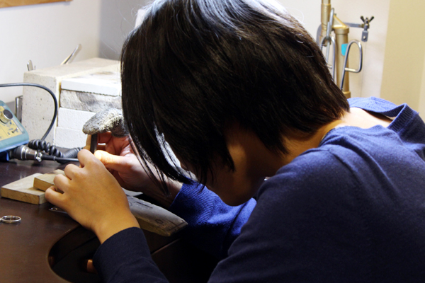 シルバーペアリング制作体験・文字打刻1