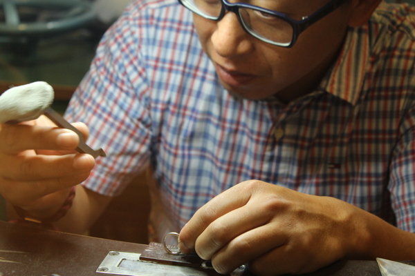 マリッジリング（結婚指輪）への打刻体験