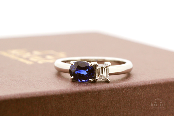 サファイアとダイヤモンドのリング（指輪）