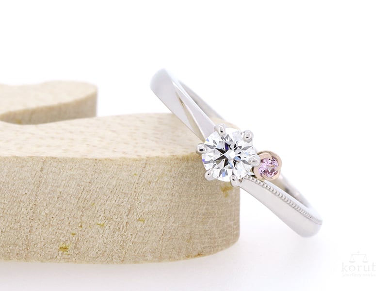 プラチナとピンクゴールドのエンゲージリング