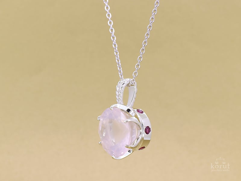 サイドにも石を