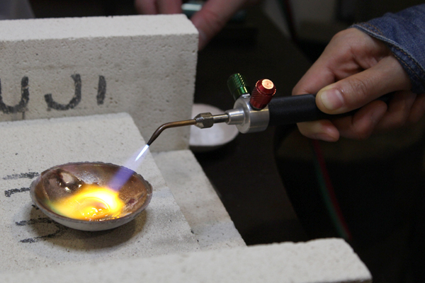 18金イエローゴールド・つや消し加工フルオーダーマリッジリング(結婚指輪)制作体験・地金溶解2