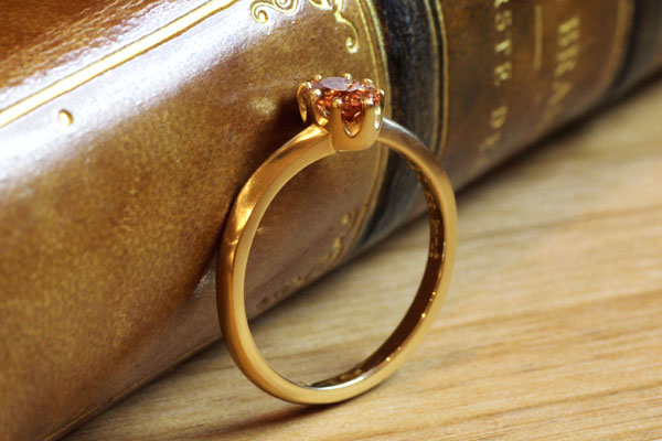 フルオーダーリング完成写真2、18金イエローゴールド・シェリーカラーインペリアルトパーズ