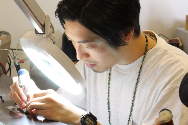 マリッジrング(結婚指輪)への打刻体験1