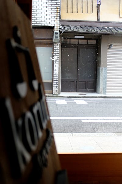 2015年1月コロットジュエリーワークス店舗前の様子、小雪がちらついてきました