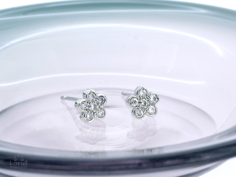 リフォーム後のフラワーモチーフのピアス