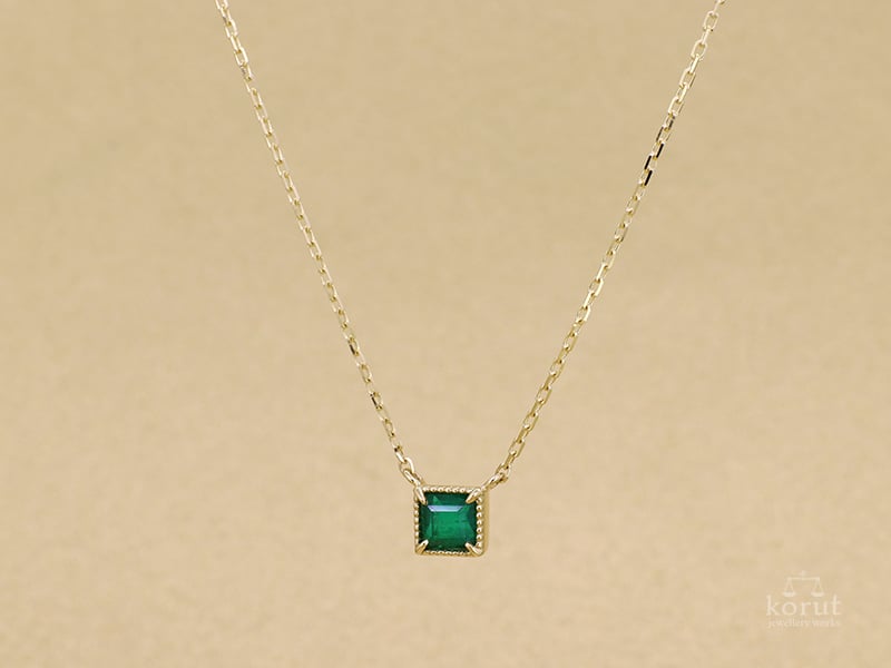 リフォーム後、エメラルドのネックレス