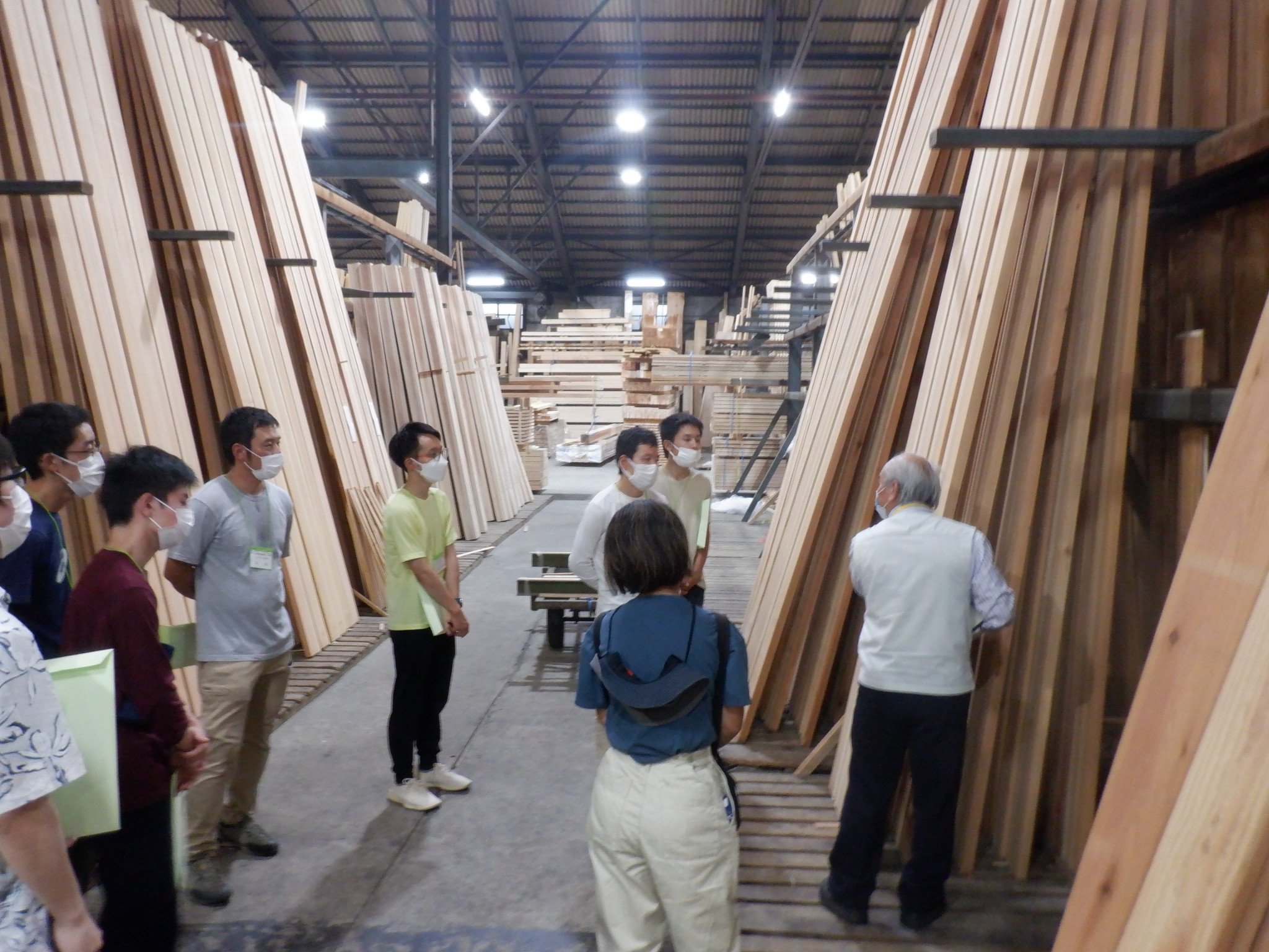 吉野材の製品市場も見学しました