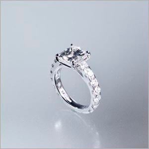 Pt角ダイヤリング　2.01　1.22　K-B8626 ＃９GGS鑑別