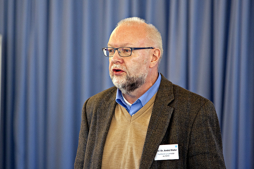'Hochschulzugang als Sprung ins kalte Wasser funktioniert nicht. Wir müssen fließende Übergänge initiieren', so Professor Dr. Andrä Wolter in seinem Eingangsreferat.