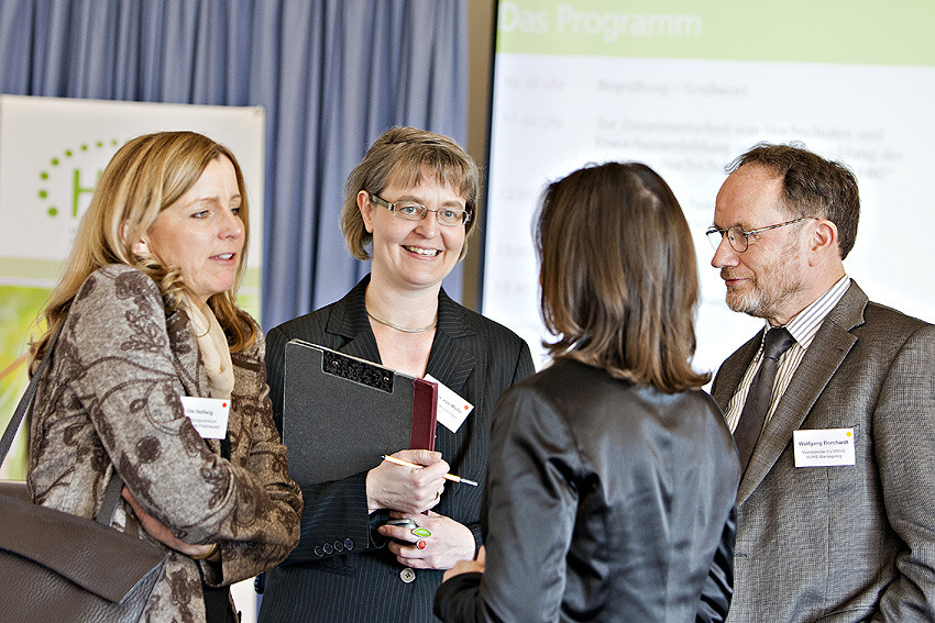 Am Ende des Tages ist alles wunderbar gelaufen. Es freuen sich von links Ute Hellwig (BZ Ostfriesland-Potshausen), Suzanne von Melle (LWH in Lingen), Berbel Unruh (HVHS Loccum) und Landesverband-Vorsitzender Wolfgang Borchardt (HVHS Mariaspring).