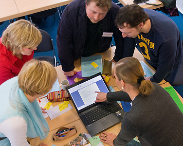 HVHS-Seminargruppe am Laptop