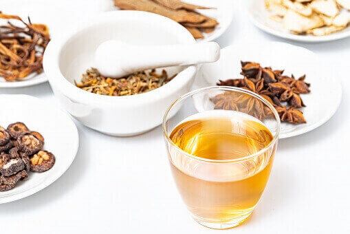 漢方煎じ薬　数種類の天然生薬を調合