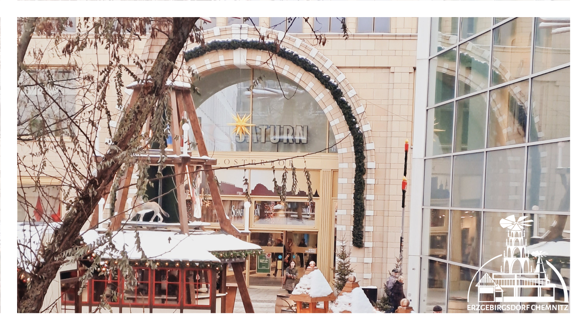 Blick zur kleinen Pyramide