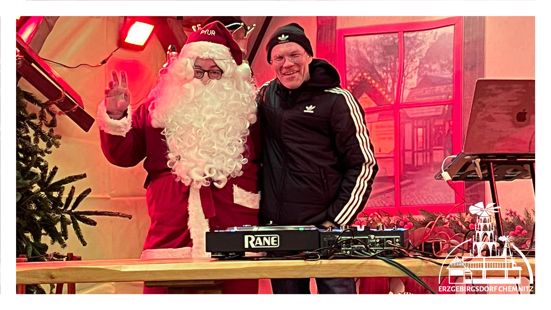 Weihnachtsmann und DJ Dirk Duske