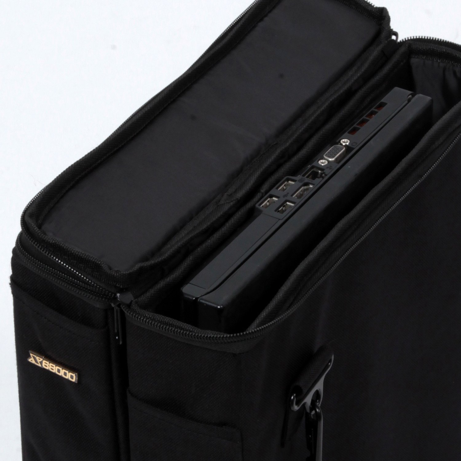 ノートパソコンがすっぽり入ります